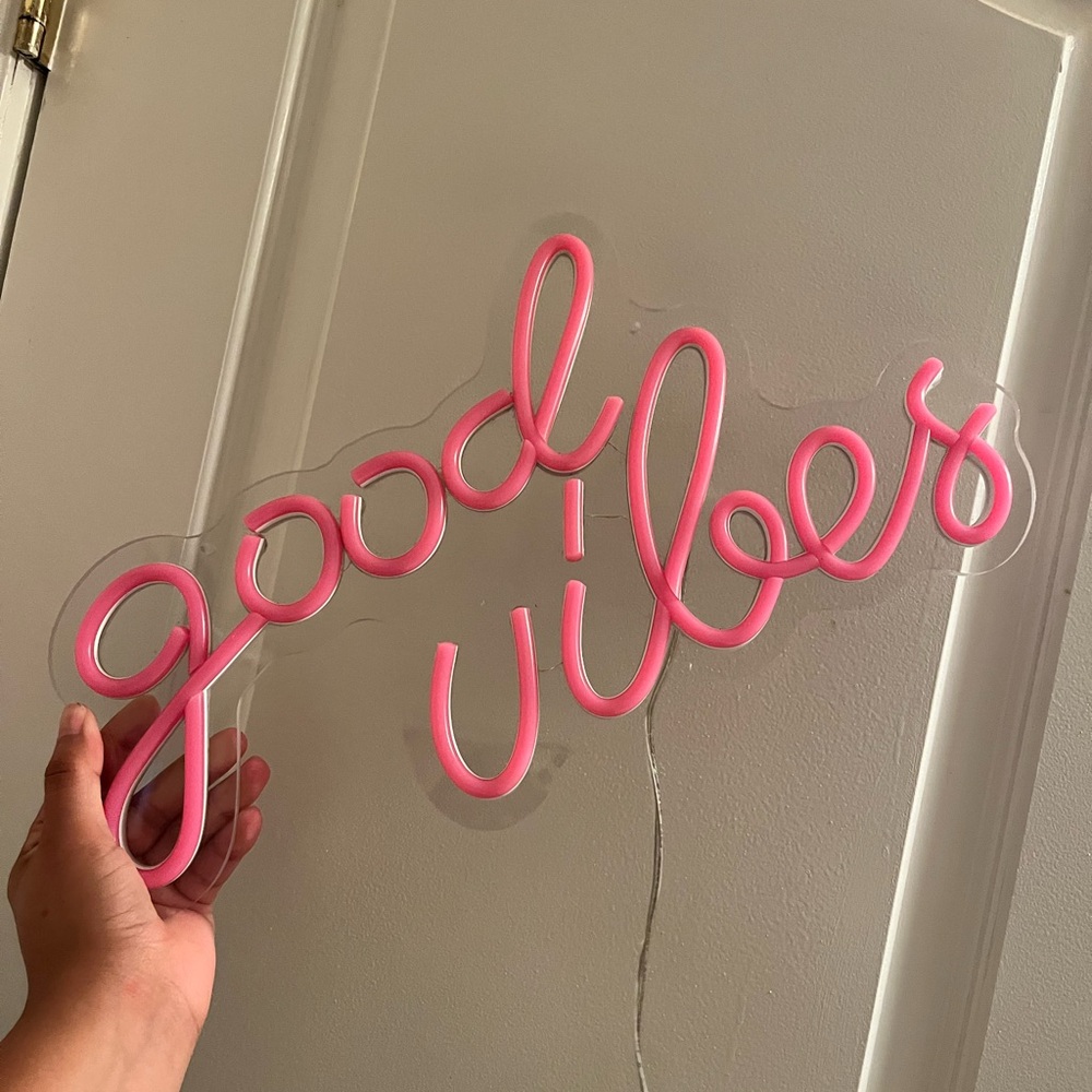 Pink Neon 'Good Vibes' Sign